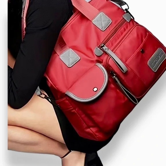 Sweet heaven! It a large, fashionable NYLON bag with lots of compartments! - Picture 1 of 6
